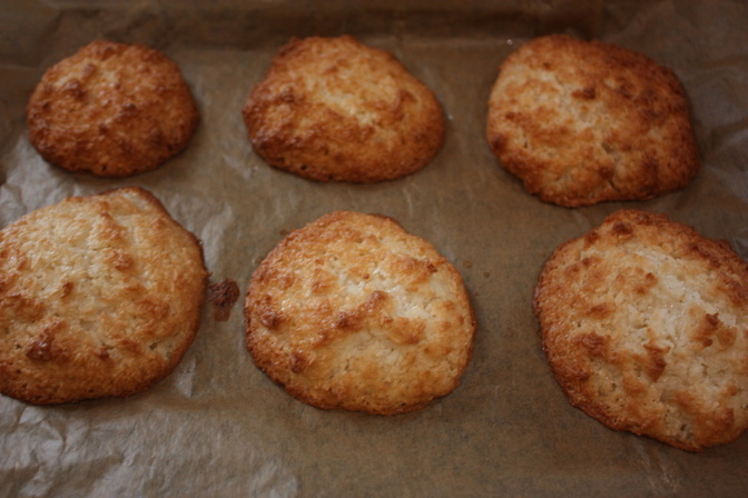 Baked coconut macaroons